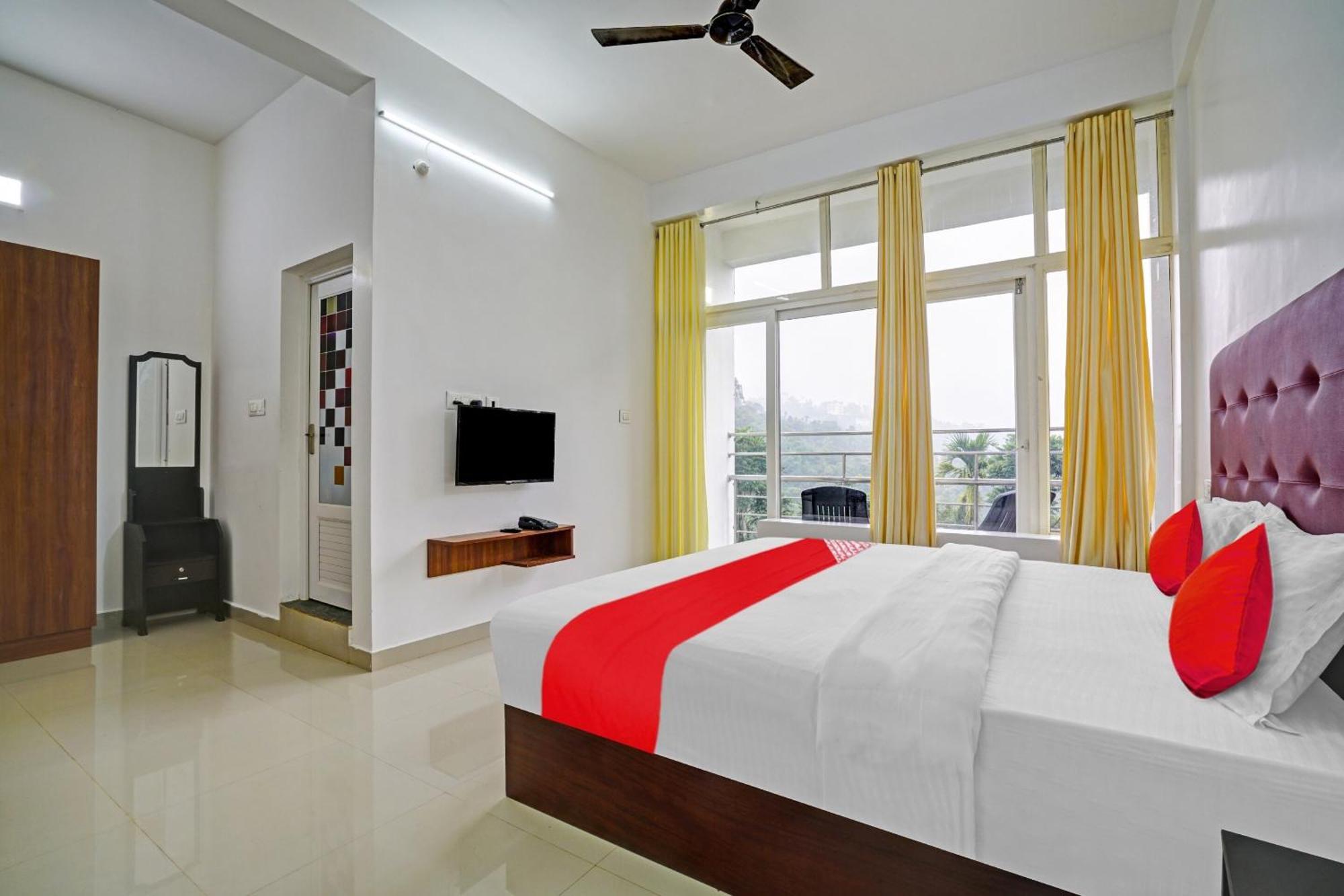 Oyo Flagship 81260 Star Lights Hotel Munnar Exterior photo